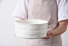 Load image into Gallery viewer, Le Blanc Medium Bowl
