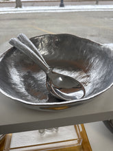 Load image into Gallery viewer, Strie Large Bowl
