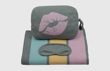 Load image into Gallery viewer, Blanket Set- Kiss

