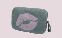 Load image into Gallery viewer, Blanket Set- Kiss

