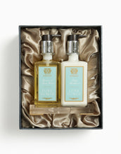 Load image into Gallery viewer, Bath And Body Gift Set
