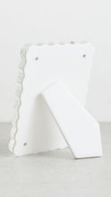Load image into Gallery viewer, Lucite Wave Frame 5x7
