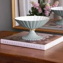 Load image into Gallery viewer, Encanto Vienna Small Pedestal
