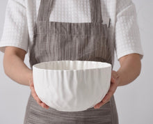 Load image into Gallery viewer, Mascali White Medium Bowl
